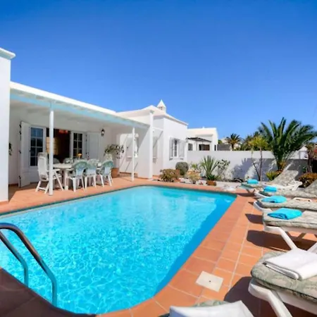 Villa Puerto Del Carmen Sleeps 10 Pool Wifi