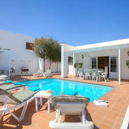 Puerto Del Carmen Sleeps 10 Pool Wifi Villa